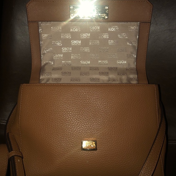 Michael Kors crossbody purse - Picture 6 of 9